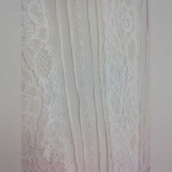 VANILLA CASHMERE SILK LACE TURTLE NECK - Picture 2 of 7